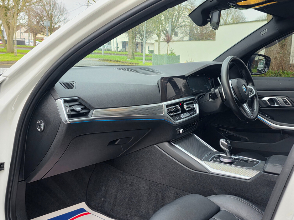 2021 BMW 3 Series - image 20