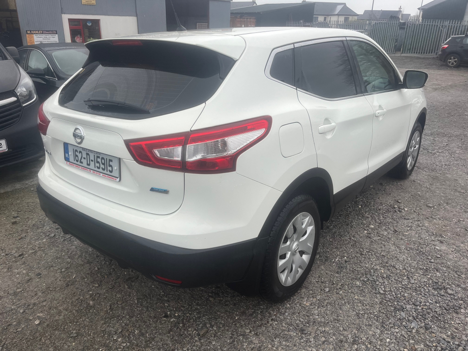2016 Nissan Qashqai - image 4