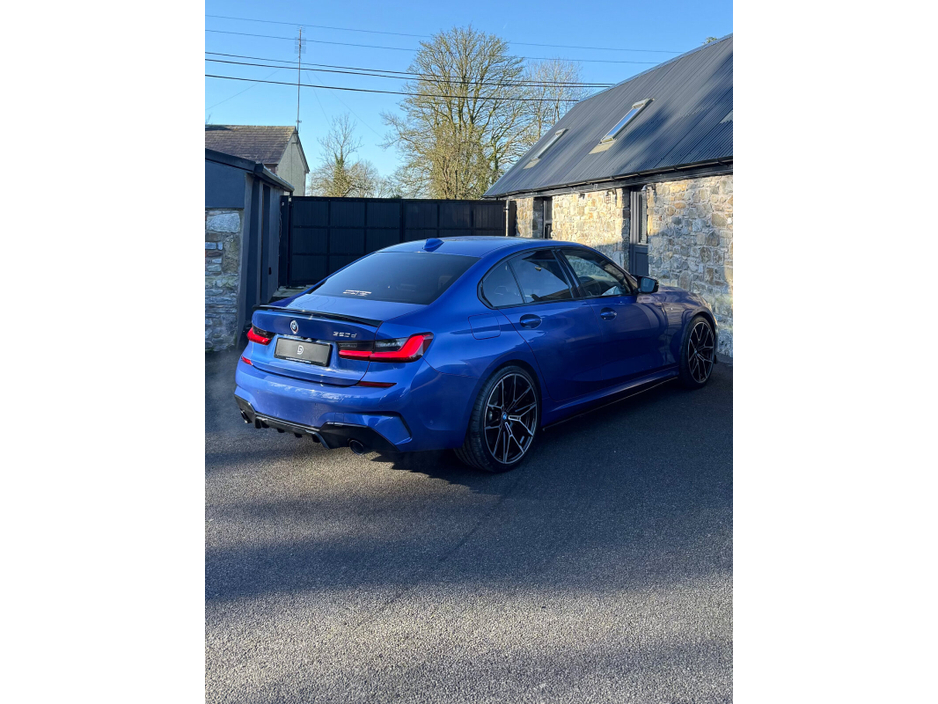 2021 BMW 3 Series - image 5