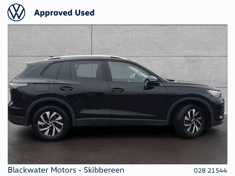 2025 Volkswagen Tiguan - image 11