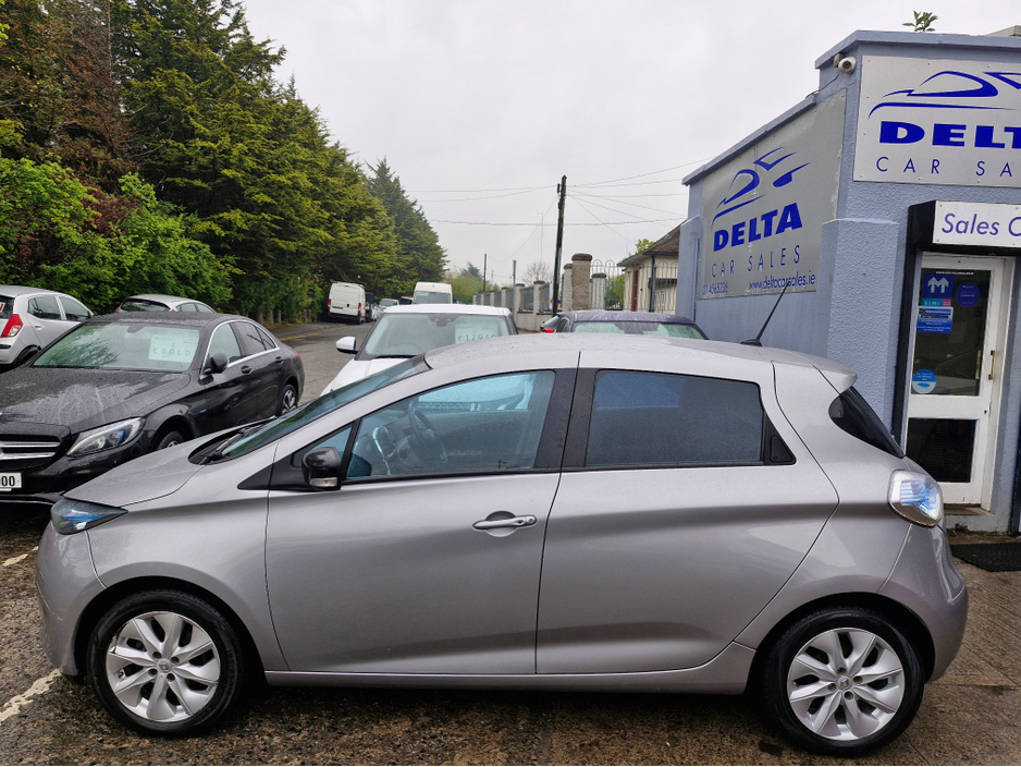 2015 Renault Zoe DYNAMIQUE INTENSE AUTOMATIC FULLY ELECTRIC NCT 02/27 *80KM RANGE* 2 KEYS/ SAT NAV/ TOUCH SCREEN MEDIA/ BLUETOOTH/ USB/ REVERSE CAMERA/ MULTI FUNCTION STEERING WHEEL/ HISTORY CHECKED €3,900
