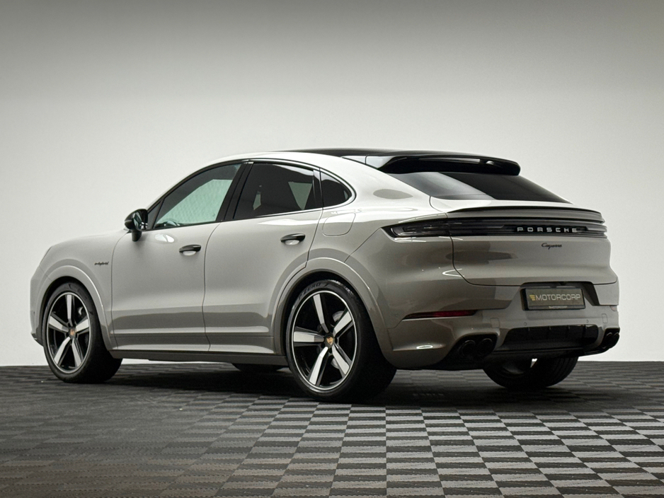 2024 Porsche Cayenne - image 5
