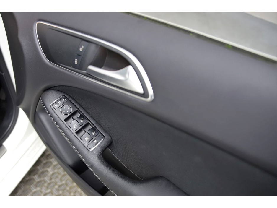 2017 Mercedes-Benz B Class B180 1.6 *PARK SENSORS*REVERSE CAM* €16,890