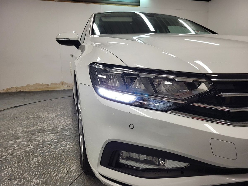 2021 Volkswagen Passat - image 20