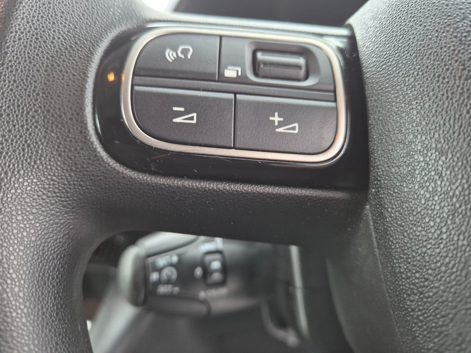 2023 Fiat Doblo - image 9