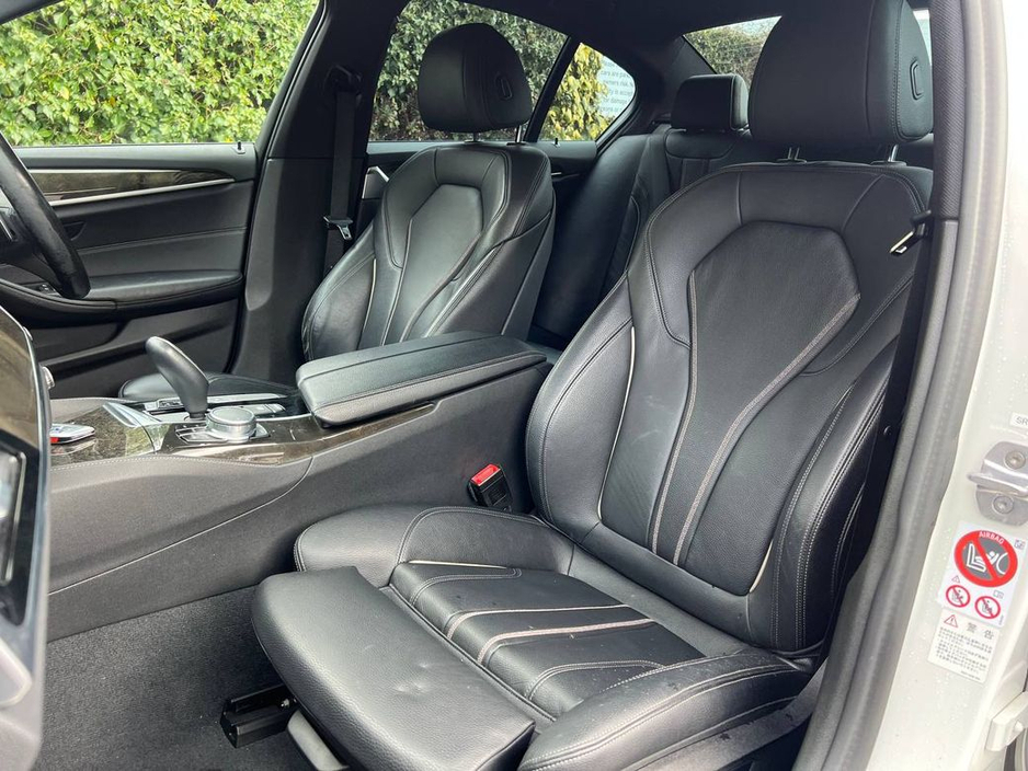 2017 BMW 5 Series - image 6