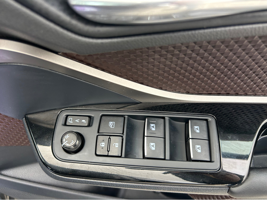 2018 Toyota C-HR - image 11