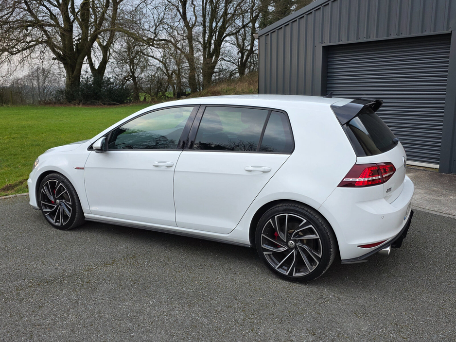 2016 Volkswagen Golf - image 5
