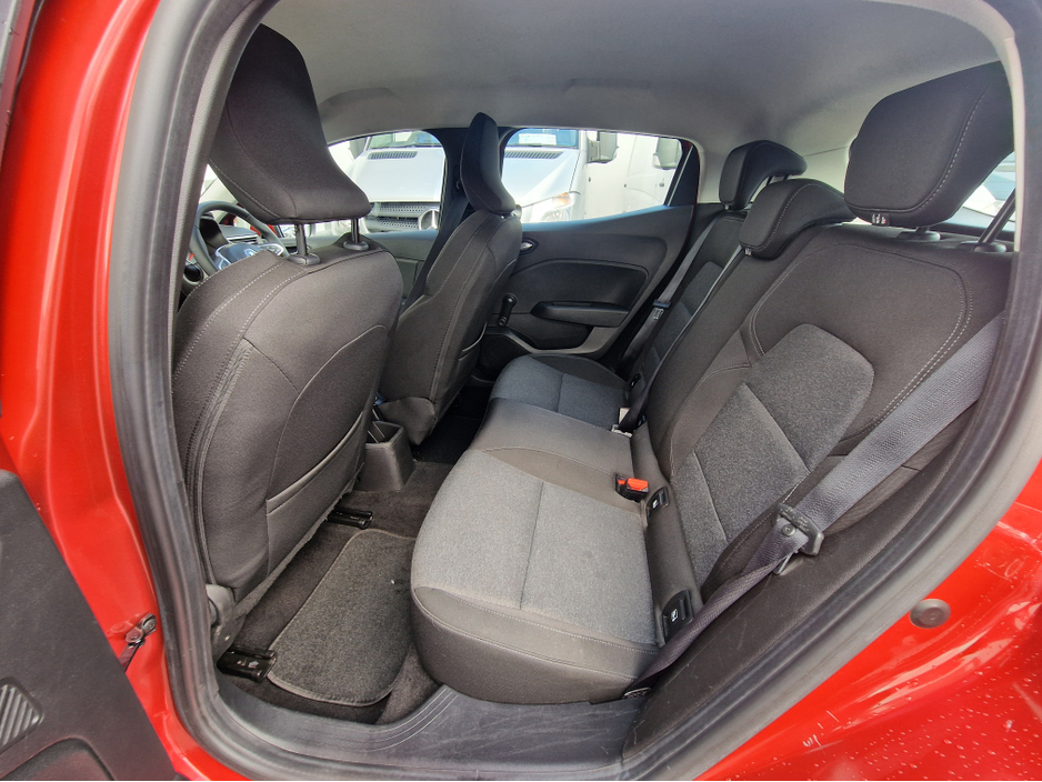 2022 Renault Clio - image 30