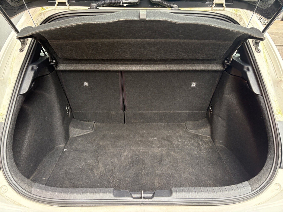 2019 Toyota Corolla - image 16