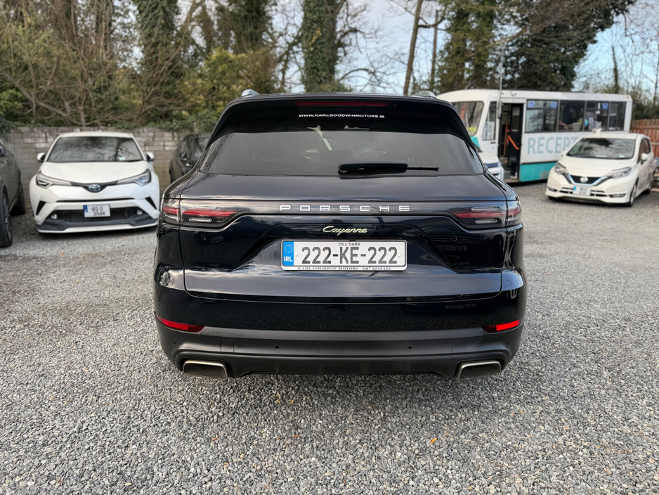 2022 Porsche Cayenne - image 3