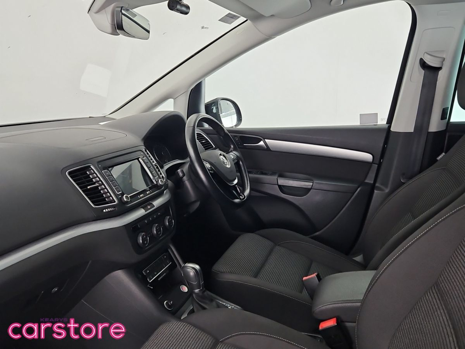2017 Volkswagen Sharan 1.4 Auto €25,880