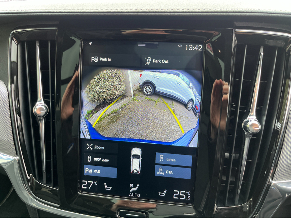 2019 Volvo V90 - image 23