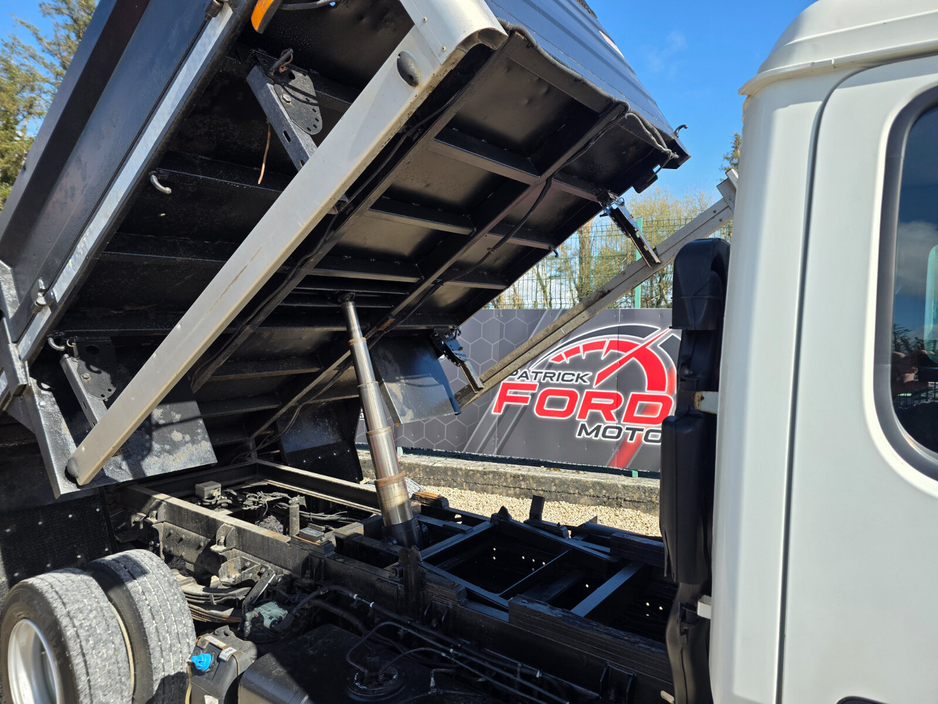 2019 FUSO Canter - image 9