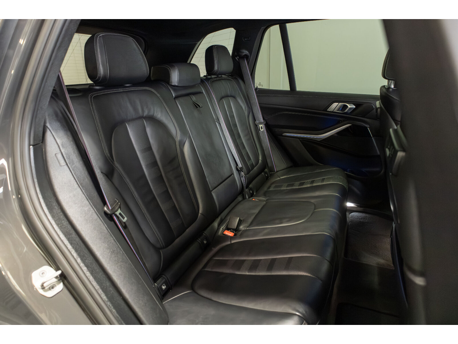 2021 BMW X5 - image 11