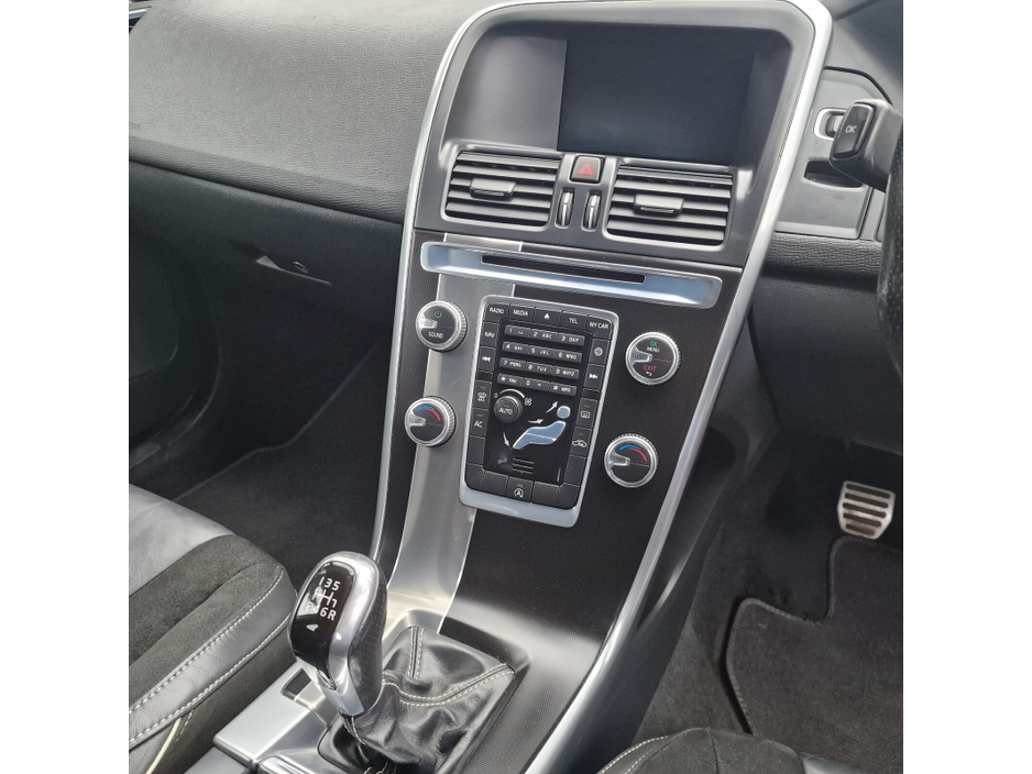 2015 Volvo XC60 D4 (181hp) FWD R-Design €10,950