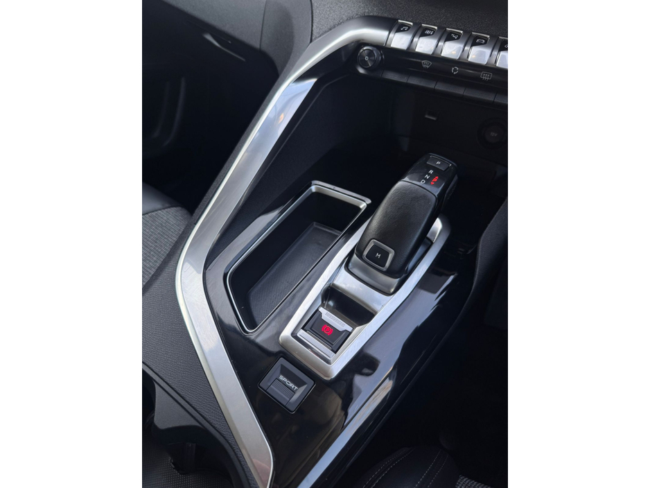 2019 Peugeot 3008 - image 14