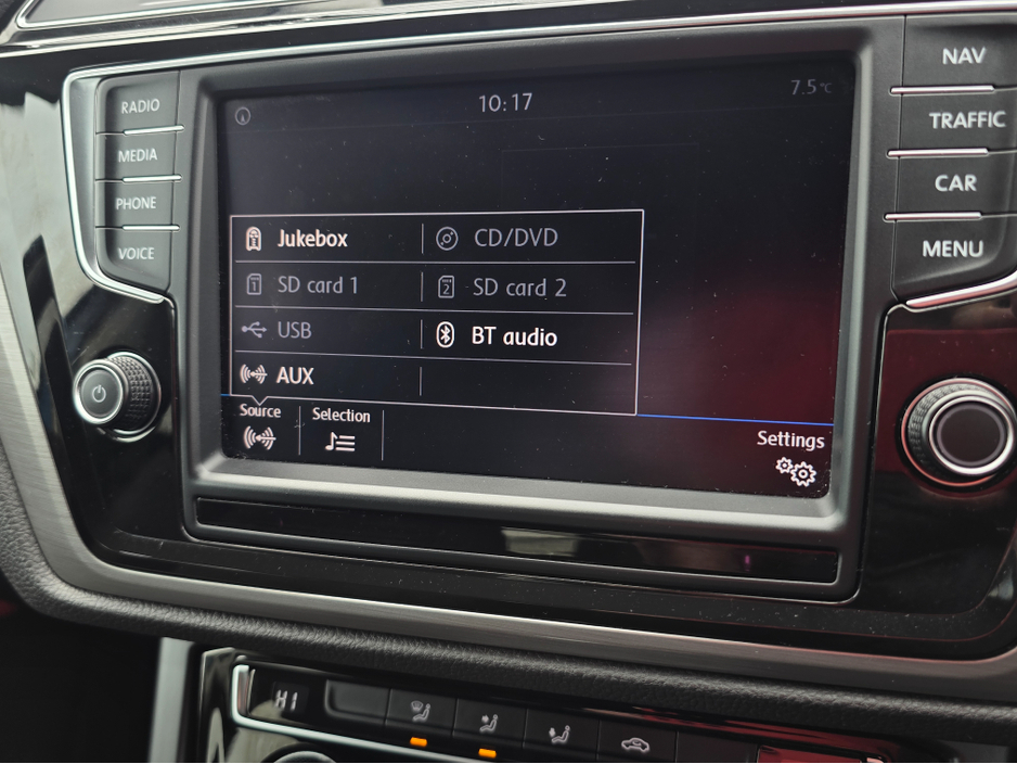 2016 Volkswagen Touran - image 23