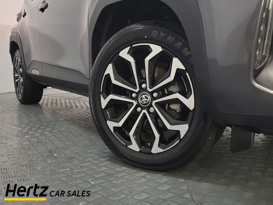 2023 Toyota Yaris Cross - image 6