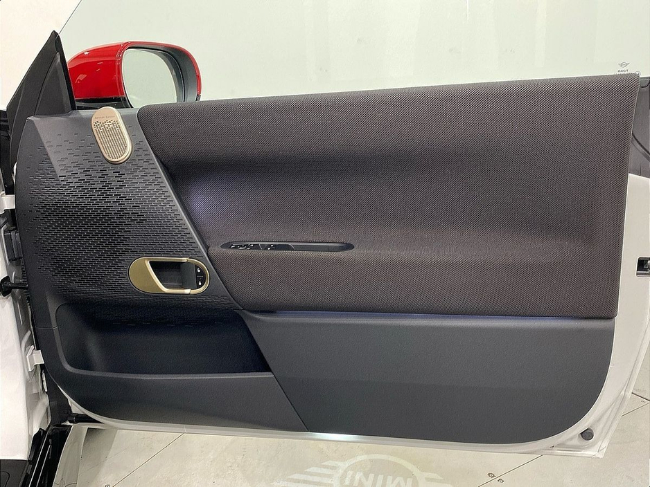 2025 MINI Hatch Cooper E €31,950