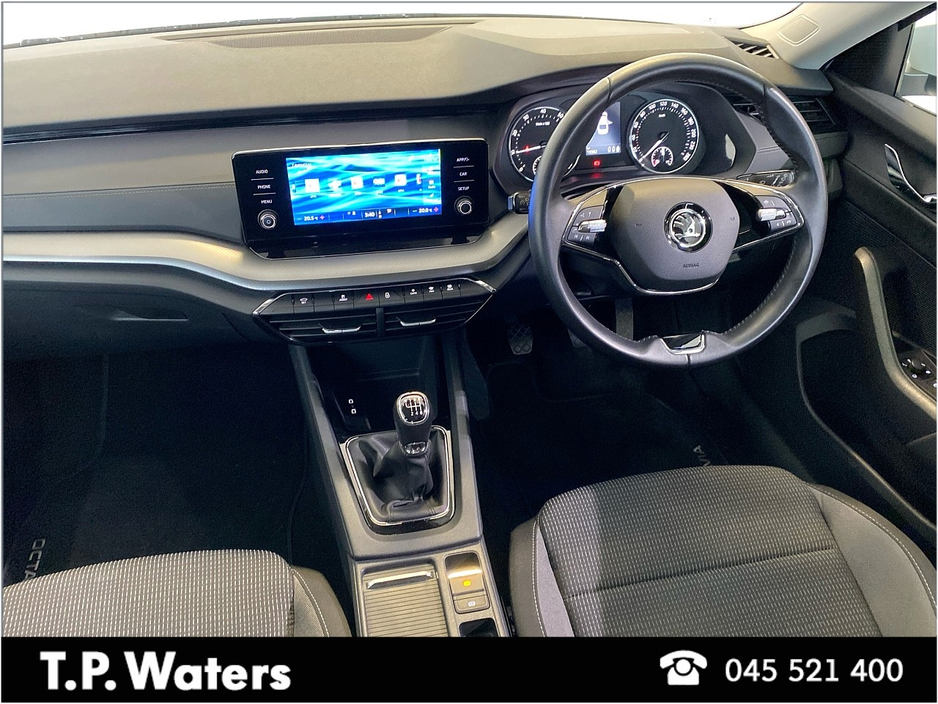 2023 Skoda Octavia - image 2