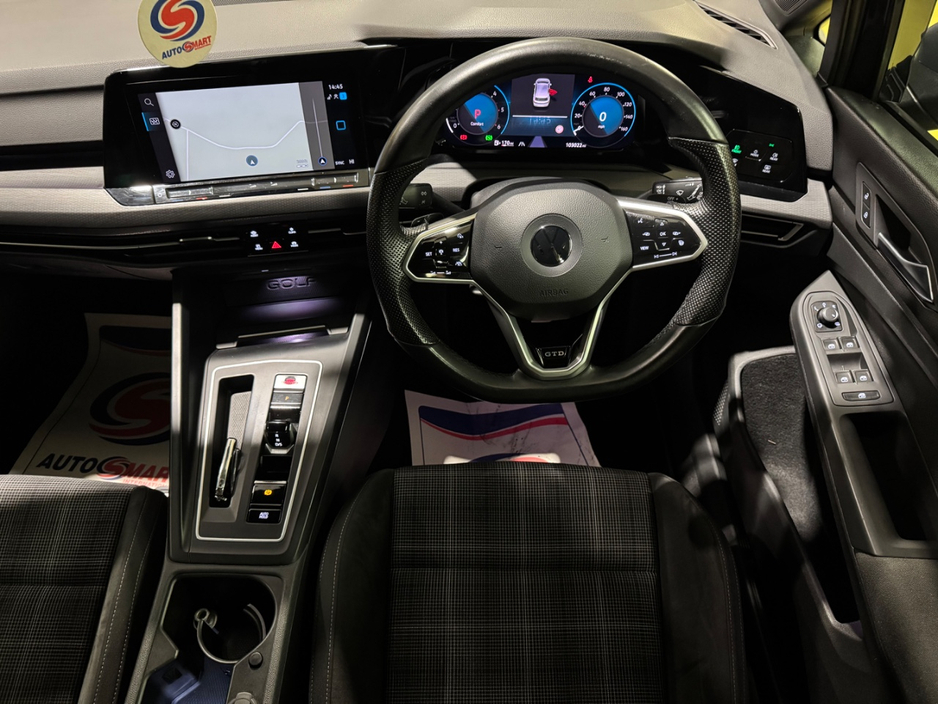 2022 Volkswagen Golf - image 15