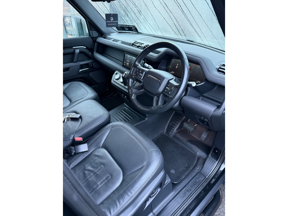 2021 Land Rover Defender  €63,995