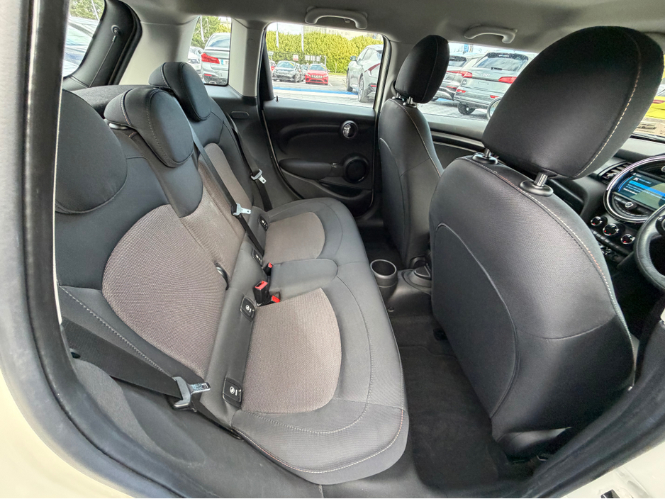 2019 MINI Cooper - image 32