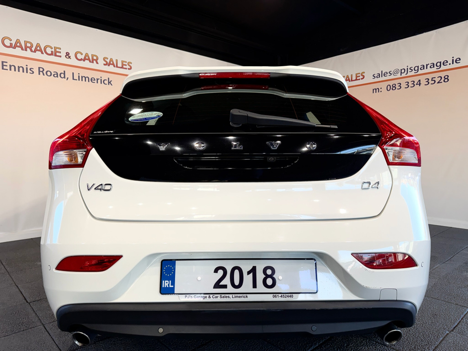 2018 Volvo V40 - image 6