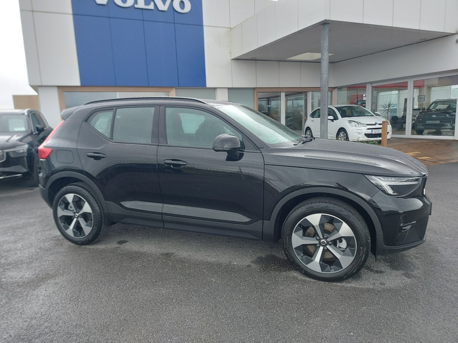 2026 Volvo XC40 - image 3