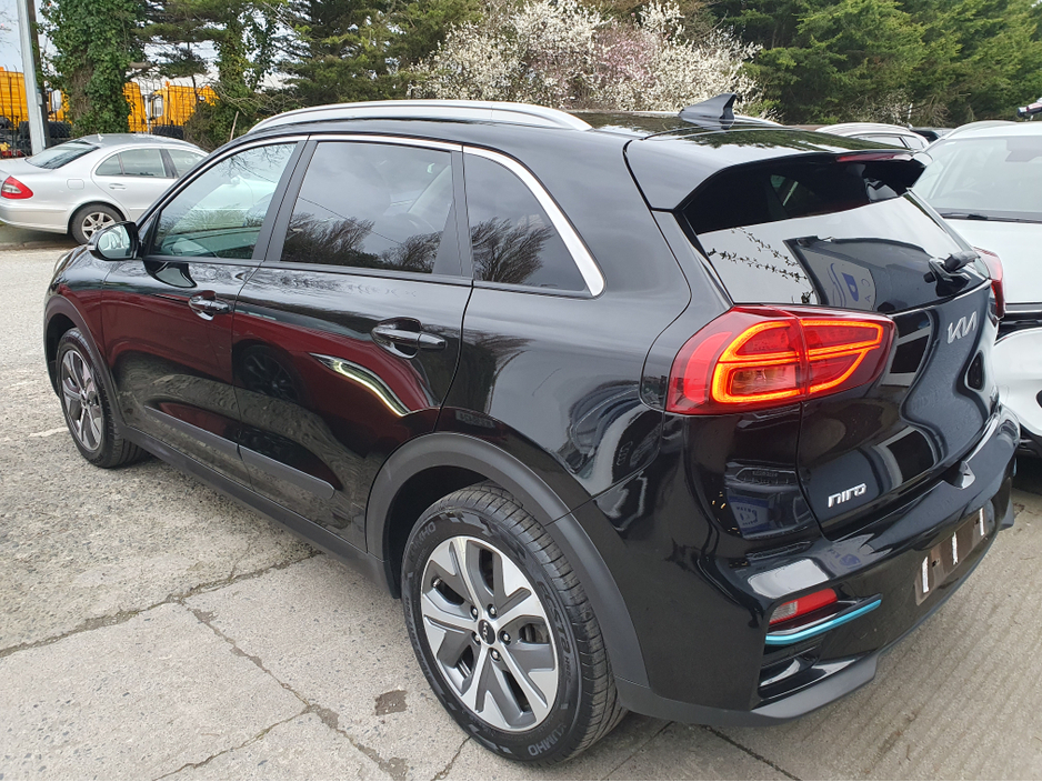 2022 Kia Niro - image 4