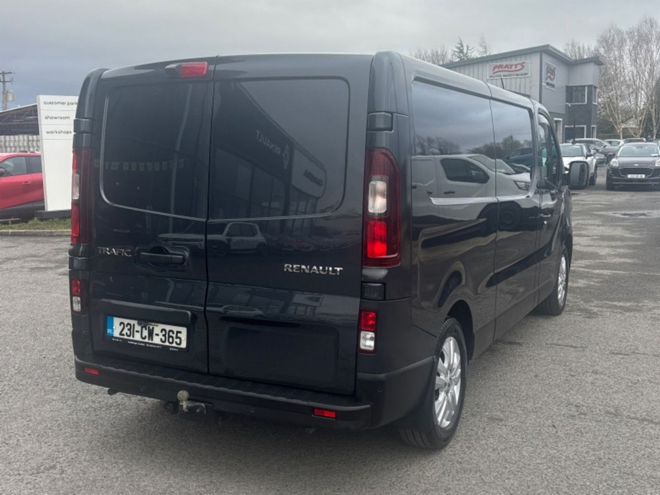 2023 Renault Trafic - image 7