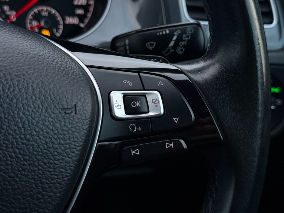 2017 Volkswagen Golf 172 REG NEW MODEL MK7.5 SAT NAV PACK PRIVACY GLASS-REVERSE CAMERA - NAVIGATION - CARPLAY - ANDROID AUTO - DISCOVER PRO €16,450