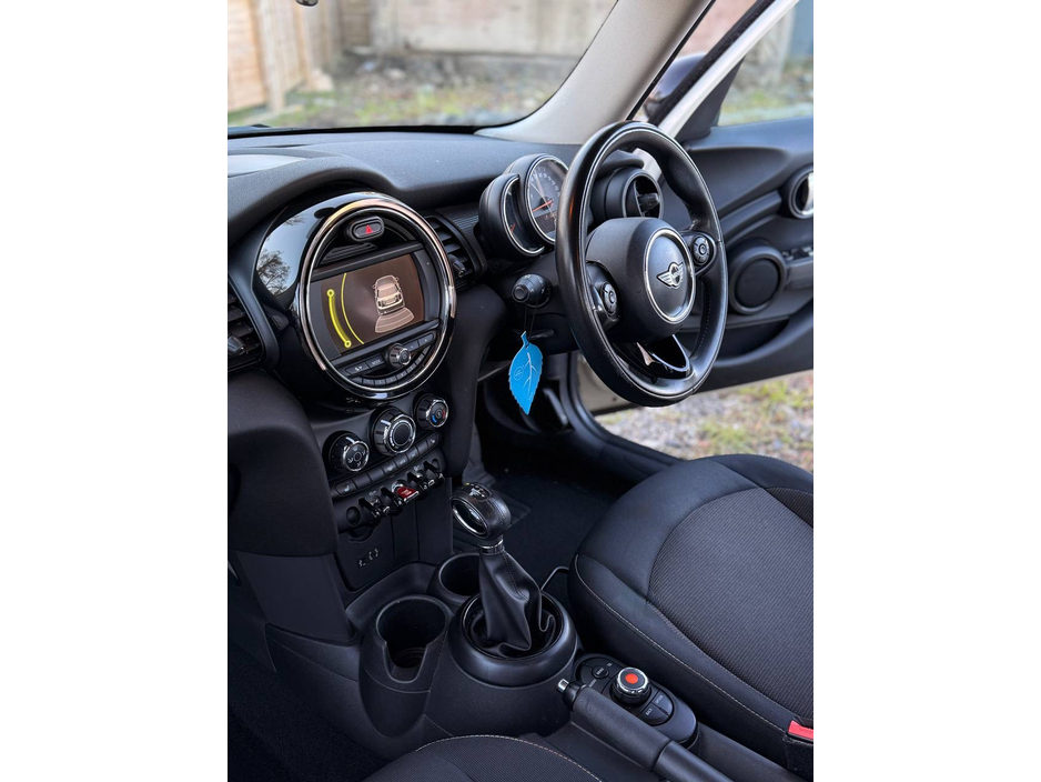 2015 MINI Hatch - image 29