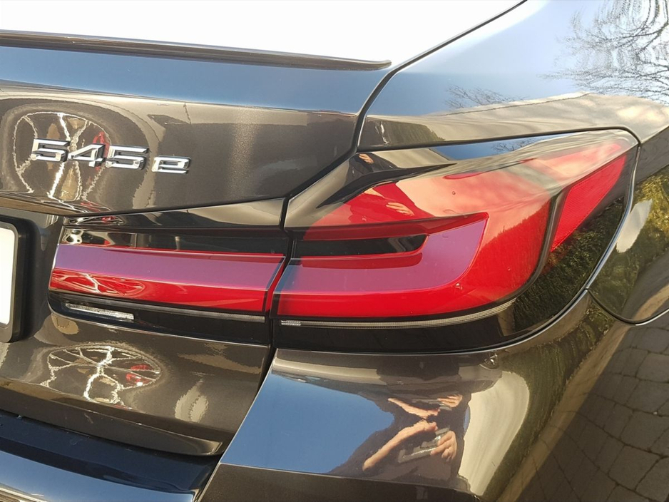 2022 BMW 5 Series - image 18