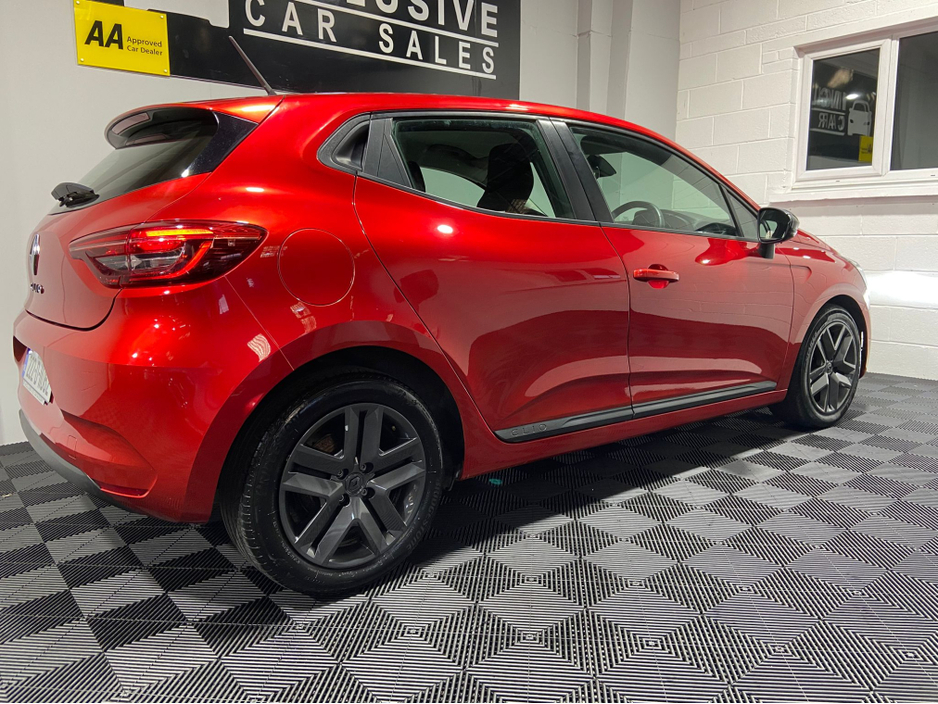 2022 Renault Clio - image 14