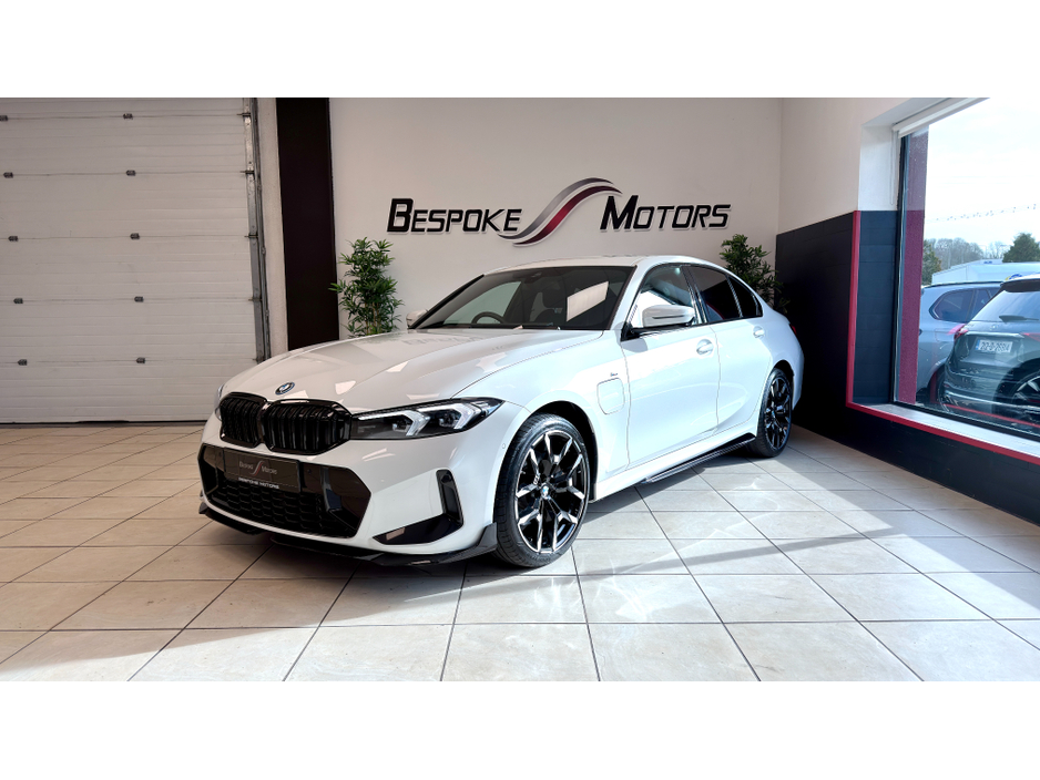 2025 BMW 3 Series - image 16