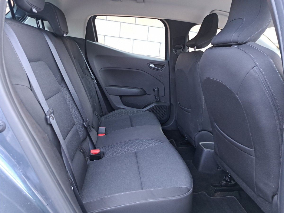 2020 Renault Clio - image 26