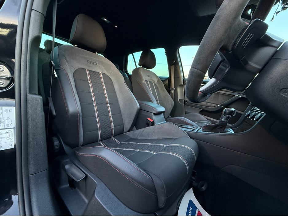 2016 Volkswagen Golf - image 15