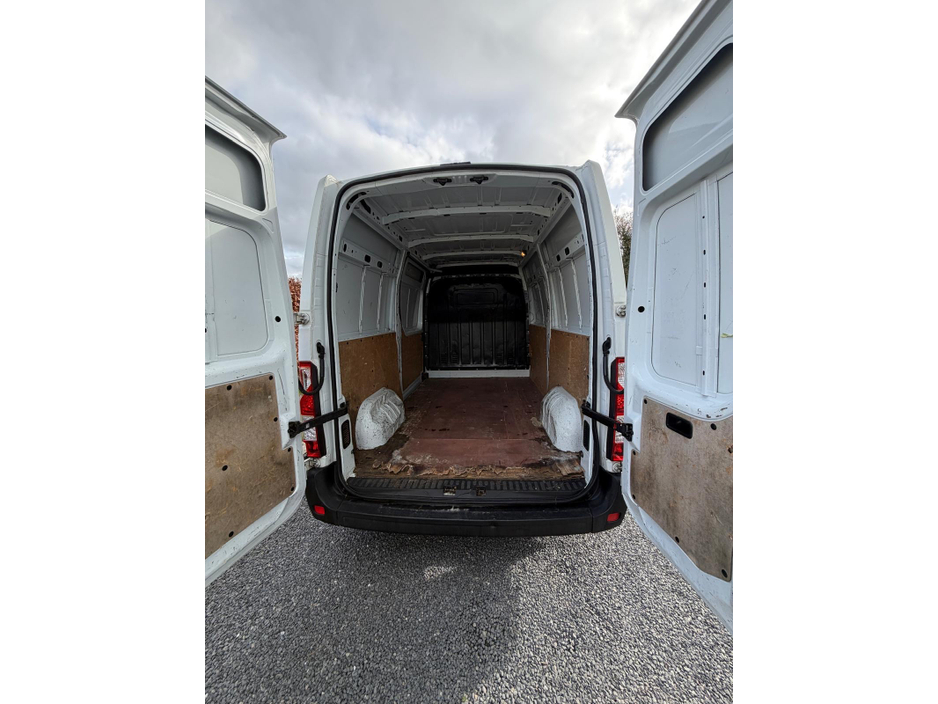 2017 Renault Master - image 9