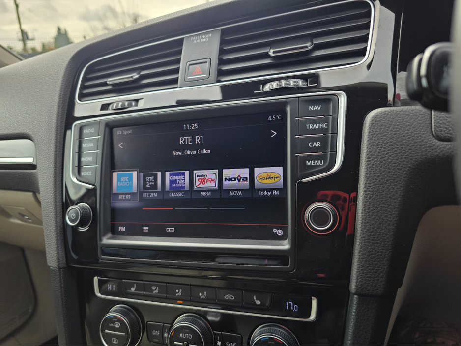 2015 Volkswagen Golf - image 17