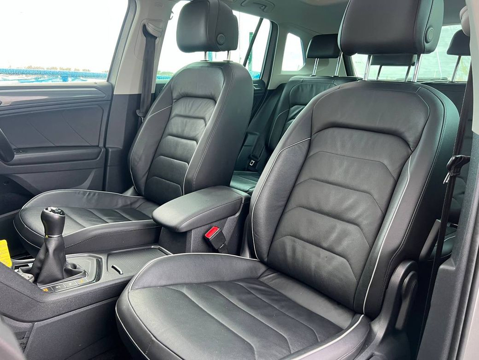 2020 Volkswagen Tiguan R-LINE 2.0 TDI // OPENING PAN ROOF // 19" R-LINE ALLOYS // HEATED R-LINE LEATHER SEATS // 360 PARKING SENSORS €28,900
