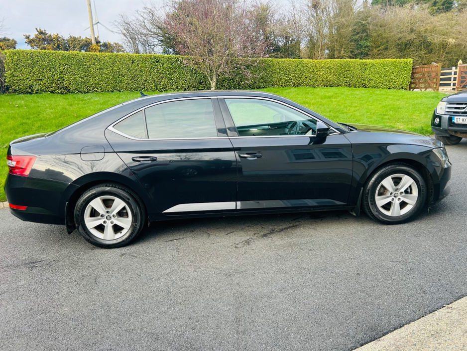 2016 Skoda Superb - image 7