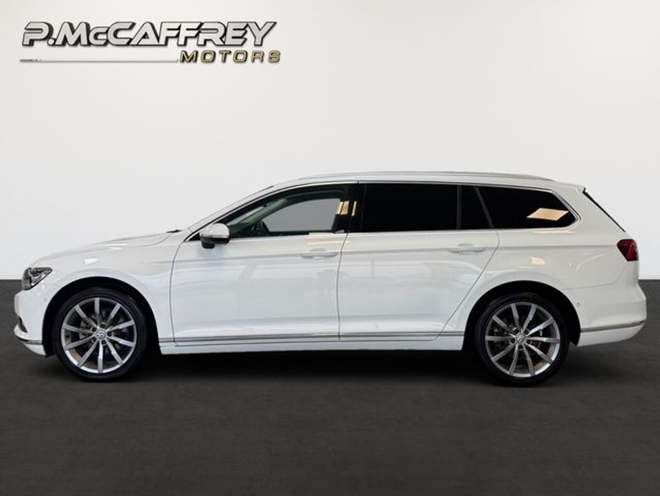 2019 Volkswagen Passat - image 8