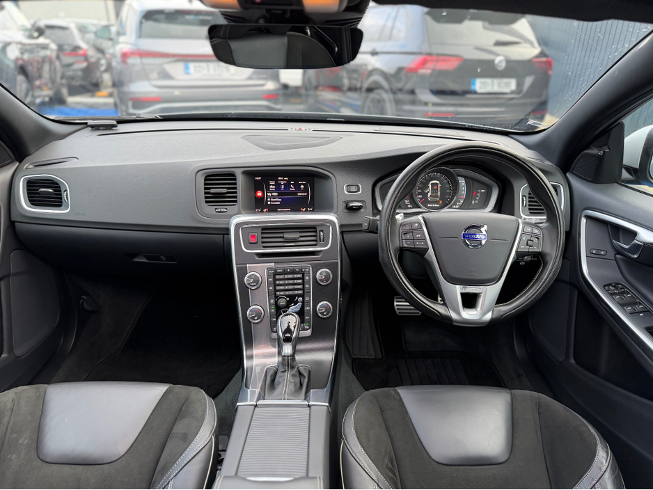 2017 Volvo V60 - image 47