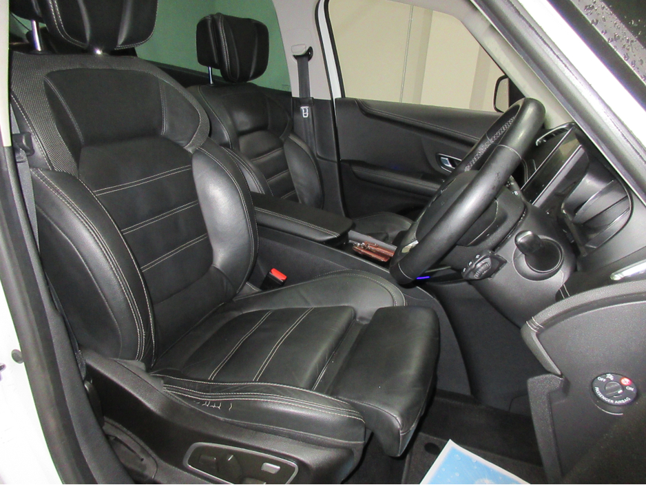 2020 Renault Grand Scenic - image 12