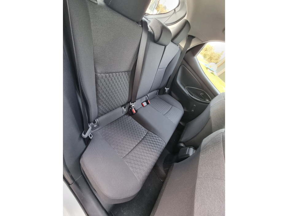 2024 Toyota Yaris - image 21