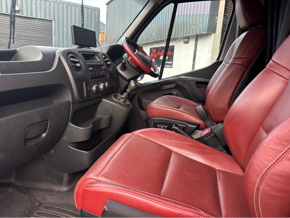 2019 Renault Master - image 17