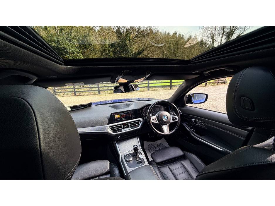 2022 BMW 3 Series - image 7