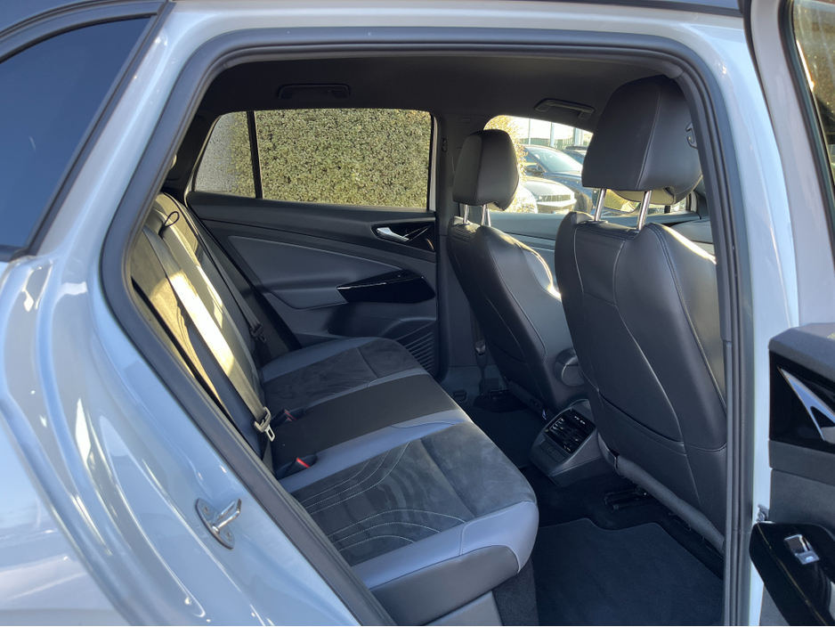 2022 Volkswagen ID.4 - image 9